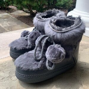 INUIKII Gray Rabbit Ankle Boots